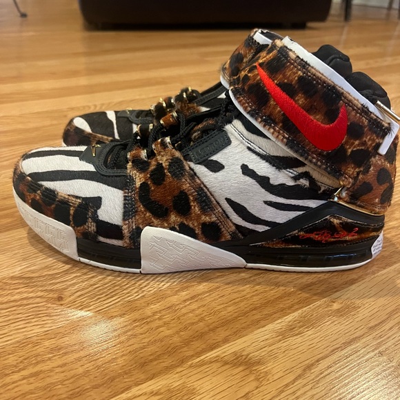 Nike LeBron James 2 Beast - Picture 6 of 10